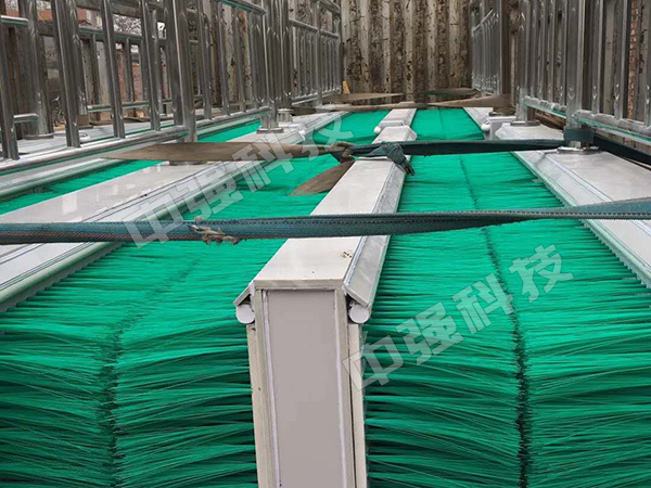 礦用固定式洗靴機(jī)，雙通道走一臺(tái)